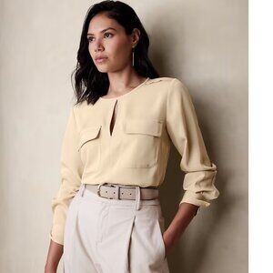 Keyhole Double-Pocket Blouse Banana Republic Factory Color:oyster pearl size: XS